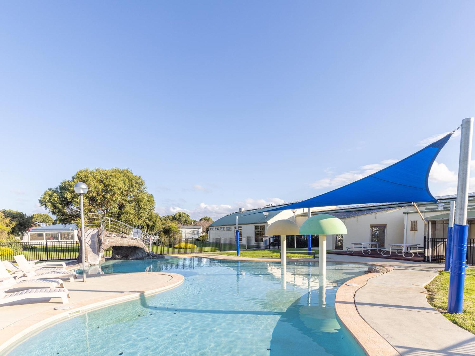 Nrma Warrnambool Riverside Holiday Park Экстерьер фото
