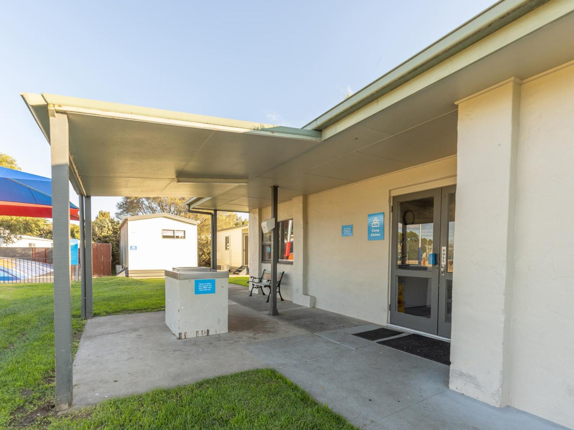 Nrma Warrnambool Riverside Holiday Park Экстерьер фото