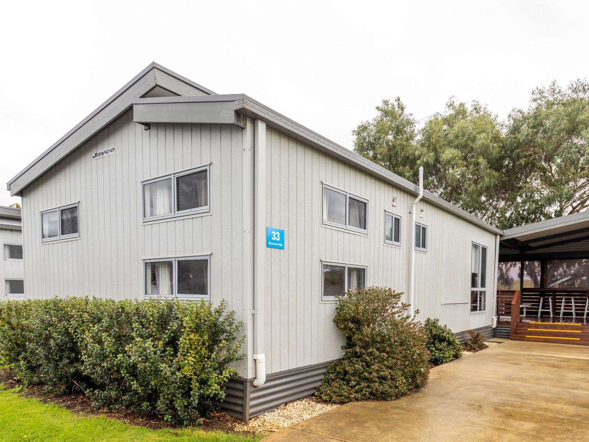 Nrma Warrnambool Riverside Holiday Park Номер фото