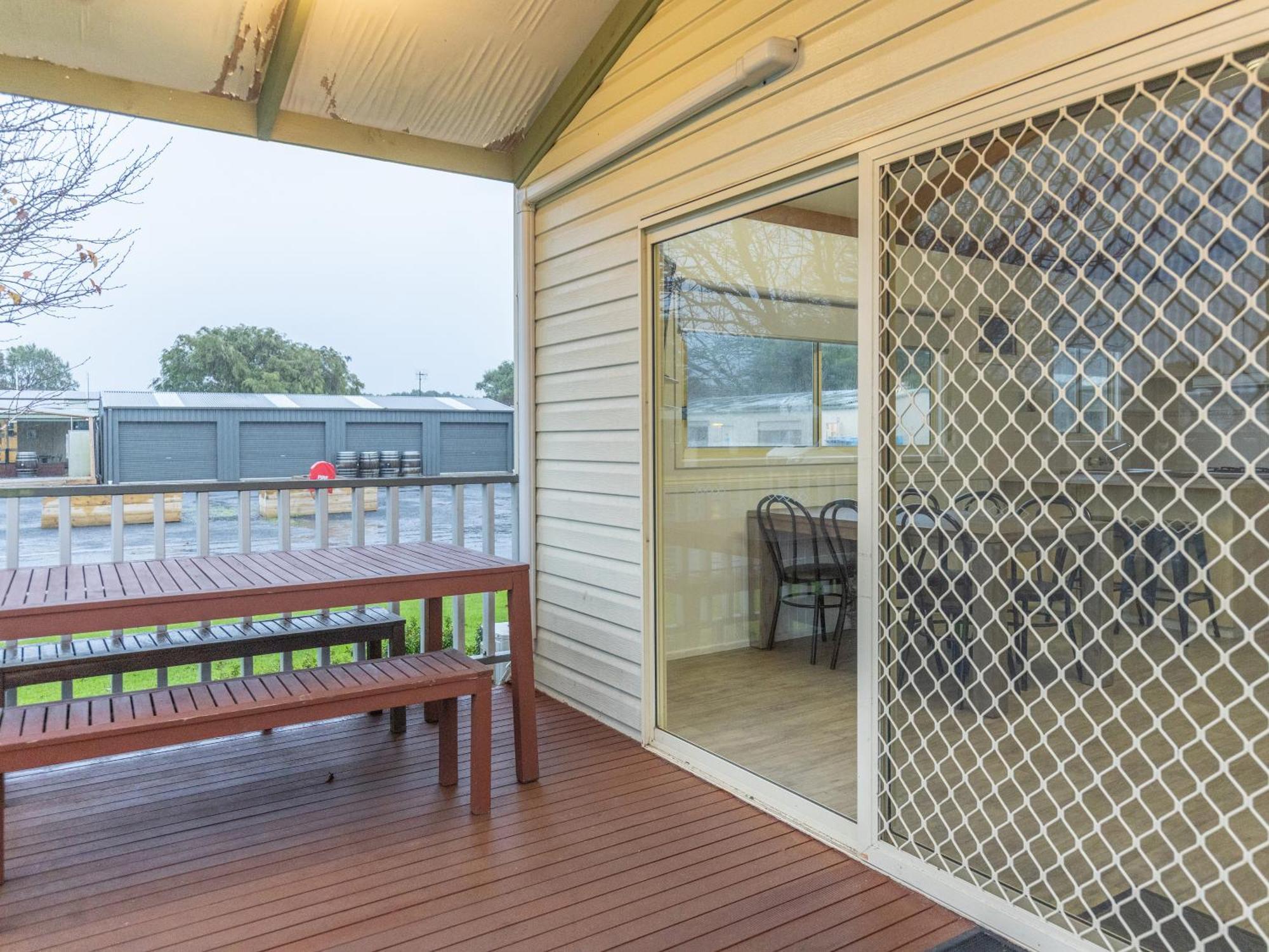 Nrma Warrnambool Riverside Holiday Park Номер фото