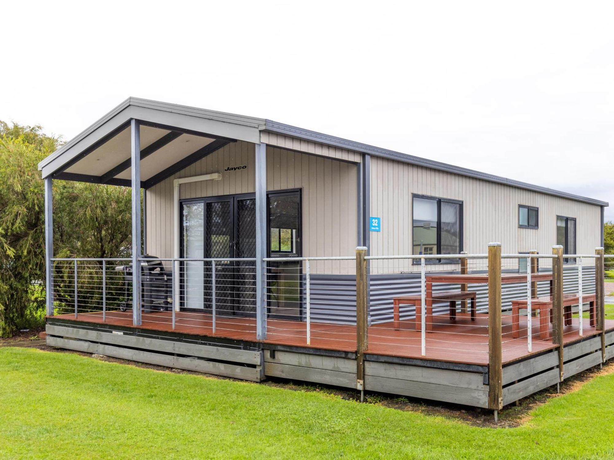 Nrma Warrnambool Riverside Holiday Park Номер фото
