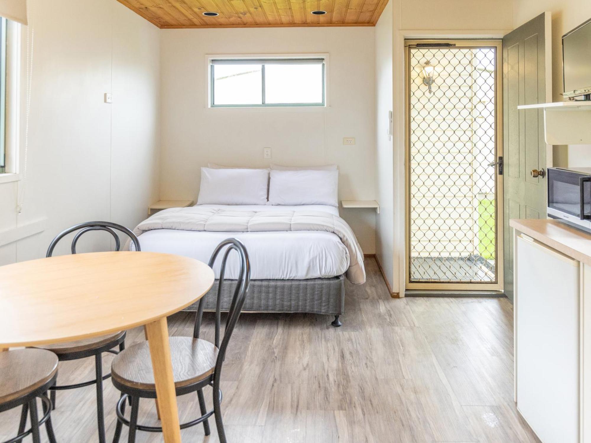 Nrma Warrnambool Riverside Holiday Park Номер фото