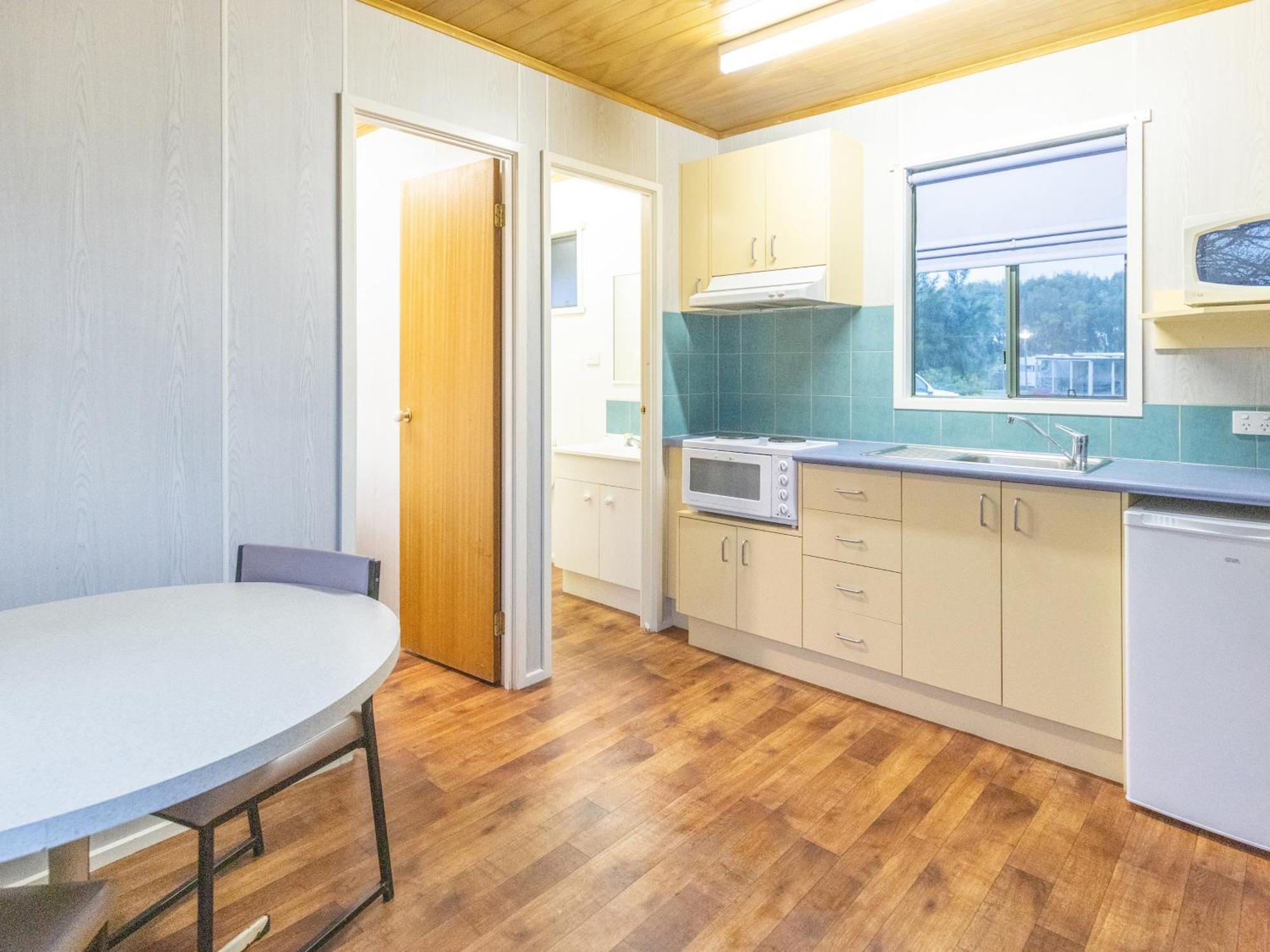 Nrma Warrnambool Riverside Holiday Park Номер фото