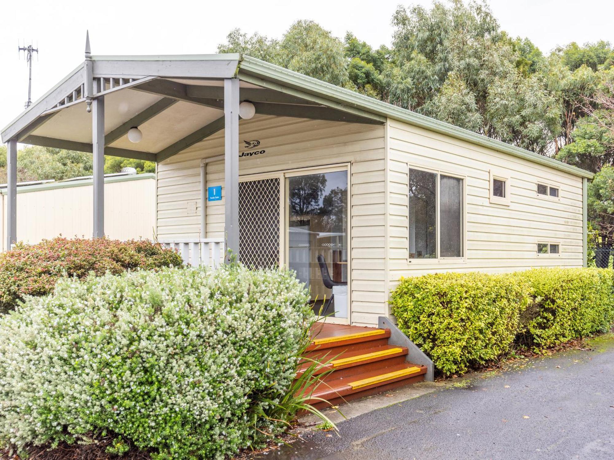 Nrma Warrnambool Riverside Holiday Park Номер фото